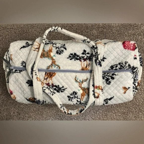 NWOT Vera Bradley Large Duffle Bag in Winter Fleece - Picture 2 of 8